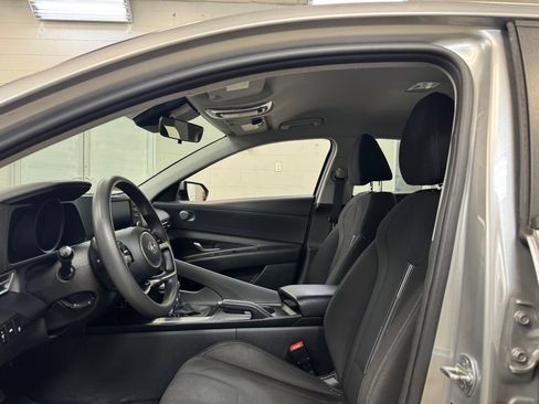 Used 2021 Hyundai Elantra SEL FWD image 11
