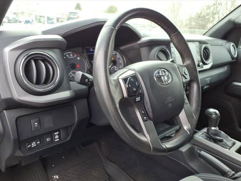 Used 2021 Toyota Tacoma TRD Sport w/ Technology Package image 22