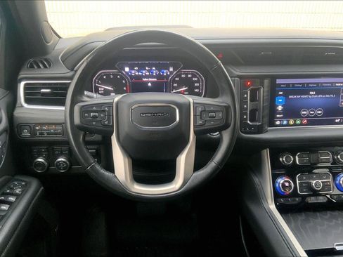 Used 2021 GMC Yukon Denali w/ Denali Premium Package image 5