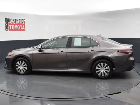Used 2021 Toyota Camry LE image 2