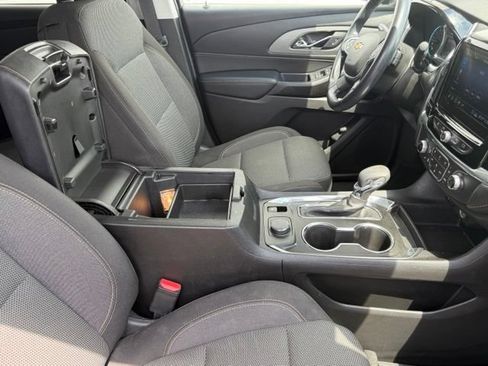 Used 2021 Chevrolet Traverse LT FWD image 17