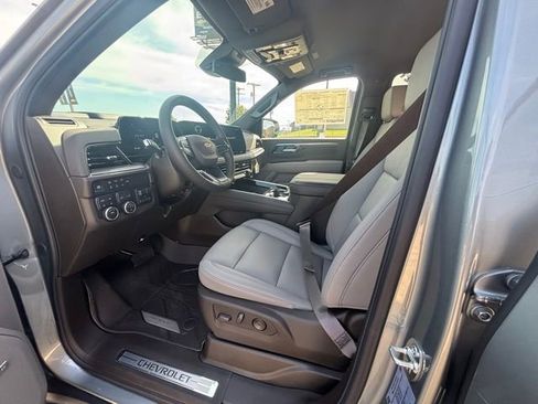 New 2026 Chevrolet Suburban LT image 11