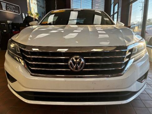 Used 2022 Volkswagen Passat 2.0T SE FWD image 4