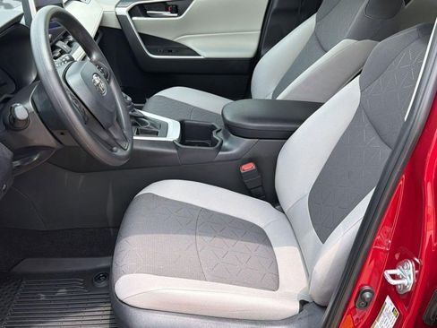 Used 2025 Toyota RAV4 XLE w/ Convenience Package FWD image 5