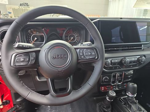 New 2026 Jeep Wrangler Unlimited Rubicon w/ Whitecap Package AWD/4WD image 16