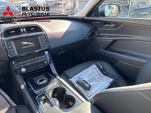 Used 2017 Jaguar XE Premium RWD image 14
