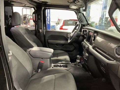 Used 2022 Jeep Wrangler Unlimited Sahara AWD/4WD image 13