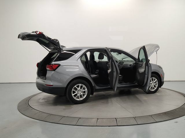 Used 2024 Chevrolet Equinox LS FWD image 16