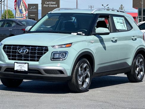 New 2026 Hyundai Venue SEL FWD image 8
