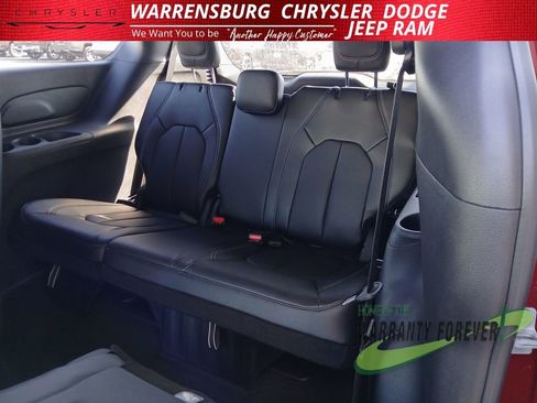 New 2026 Chrysler Pacifica Select image 15