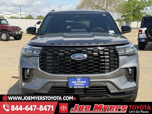 Used 2025 Ford Explorer ST-Line image 3
