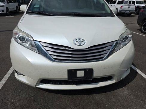 Used 2016 Toyota Sienna XLE Premium AWD/4WD image 2