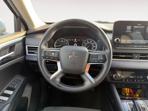 Used 2024 Mitsubishi Outlander SE image 14