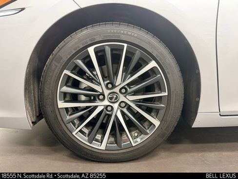 Used 2025 Lexus ES 300h w/ Premium Package FWD image 10
