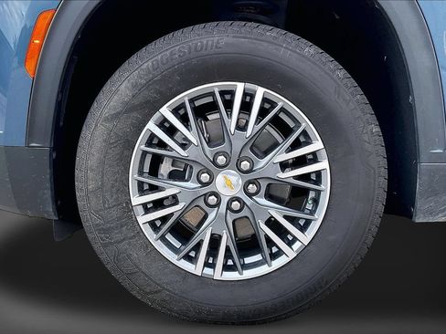 Used 2025 Chevrolet Traverse LT w/ LPO, Floor Liner Package FWD image 34