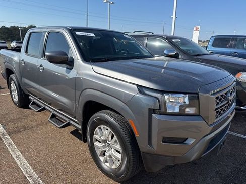 Used 2022 Nissan Frontier SV image 3