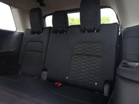 Certified 2025 Nissan Pathfinder SV FWD image 26