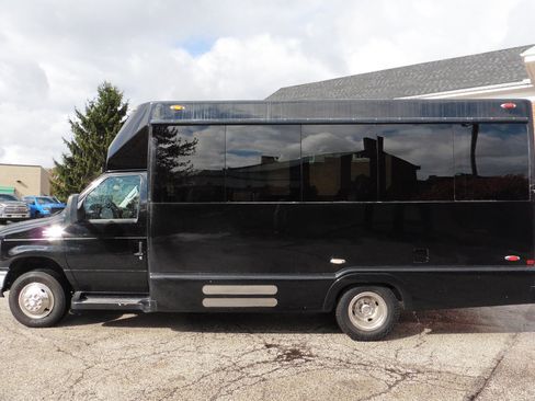 Used 2011 Ford E-450 and Econoline 450 Super Duty w/ Shuttle Bus Prep Pkg image 9