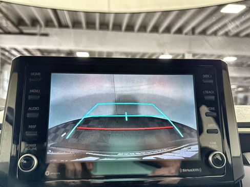 Used 2022 Toyota Corolla LE image 19