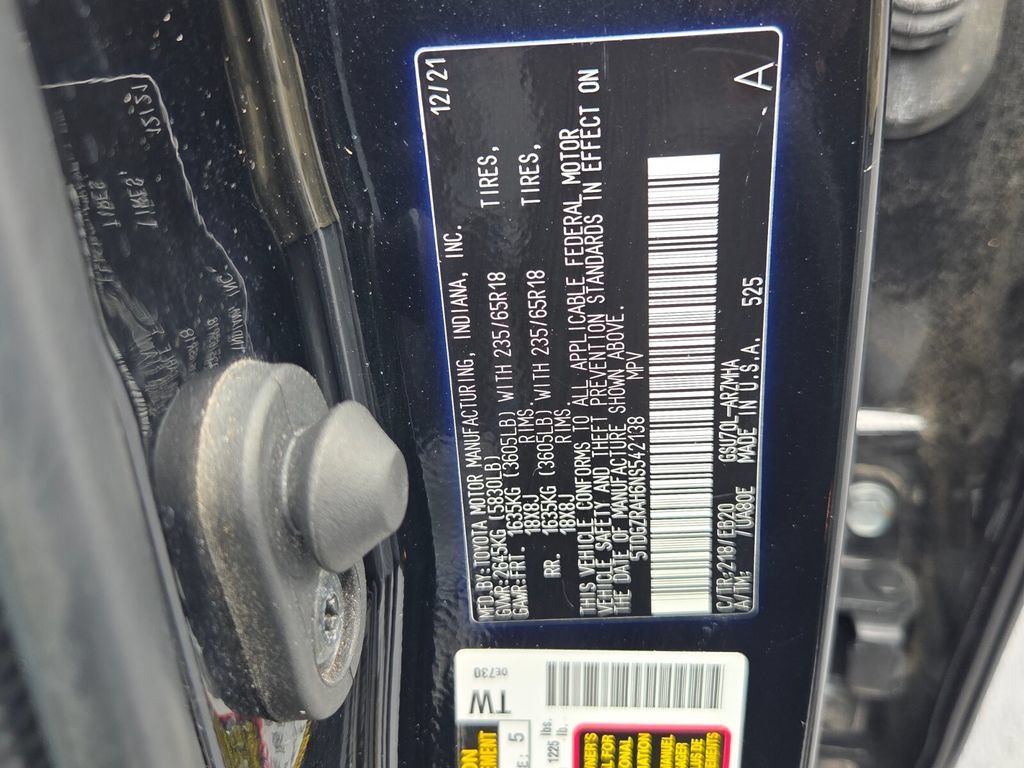 Used 2022 Toyota Highlander XLE FWD image 4