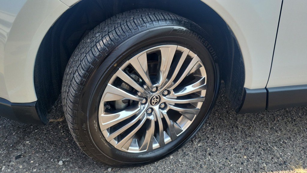 Used 2024 Toyota Venza Limited AWD/4WD image 35