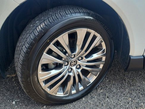 Used 2024 Toyota Venza AWD/4WD image 35