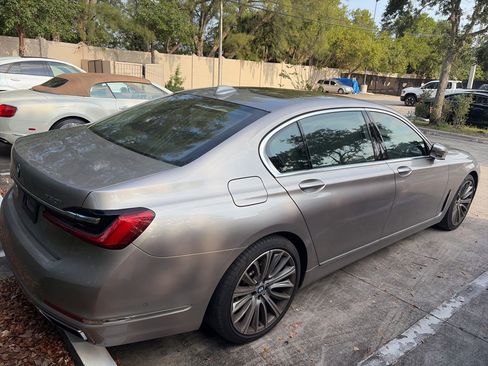 Used 2021 BMW 750i xDrive w/ Luxury Rear Seating Package AWD/4WD image 5