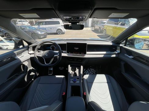 New 2026 Volkswagen Tiguan SE R-Line AWD/4WD image 15