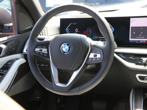 Used 2025 BMW X5 xDrive50e w/ Climate Comfort Package AWD/4WD image 30