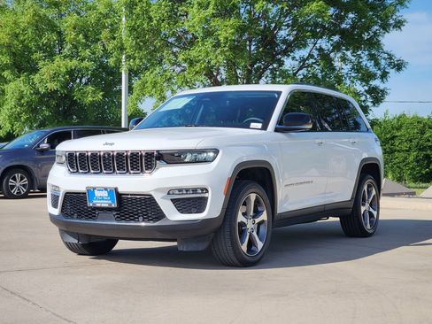 Used 2023 Jeep Grand Cherokee Limited w/ Luxury Tech Group II AWD/4WD image 3