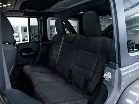 Used 2019 Jeep Wrangler Unlimited Rubicon w/ Dual Top Group AWD/4WD image 19