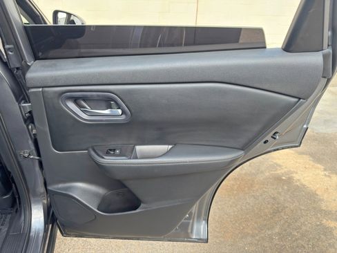 Used 2024 Nissan Rogue SV FWD image 36