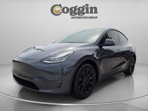 Used 2022 Tesla Model Y Long Range AWD/4WD image 2