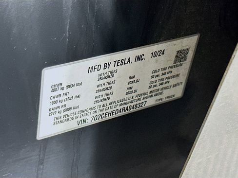 Used 2024 Tesla Cybertruck AWD Crew Cab image 33