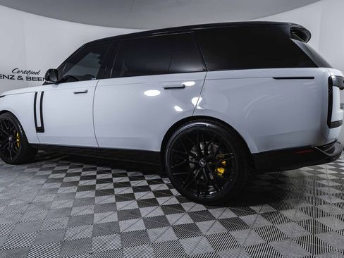 Used 2023 Land Rover Range Rover Long Wheelbase SE image 9