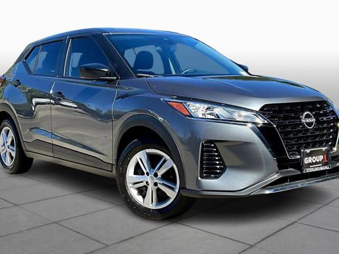 Used 2025 Nissan Kicks Play S image 2