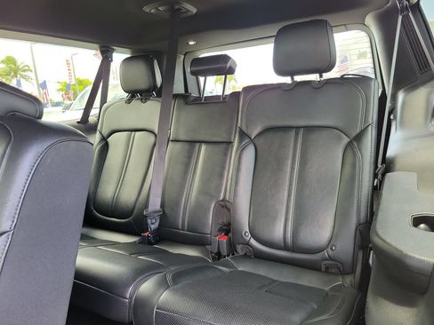 Used 2024 Jeep Wagoneer L Series II w/ Flexible Seating Group AWD/4WD image 17