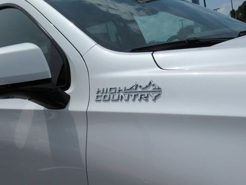 Certified 2022 Chevrolet Suburban High Country image 10