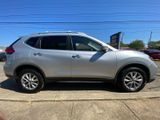 Used 2017 Nissan Rogue SV image 5