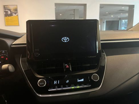 Used 2025 Toyota Corolla LE image 21