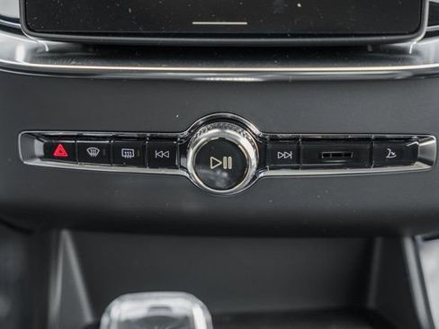 Certified 2025 Volvo XC90 T8 Core w/ Climate Package image 21