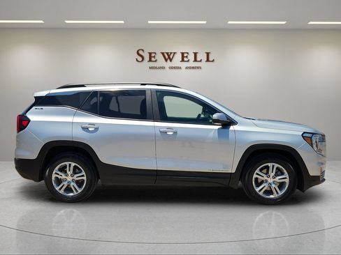 Used 2022 GMC Terrain SLE w/ Driver Convenience Package FWD image 6