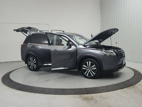 Used 2024 Nissan Pathfinder Platinum FWD image 10