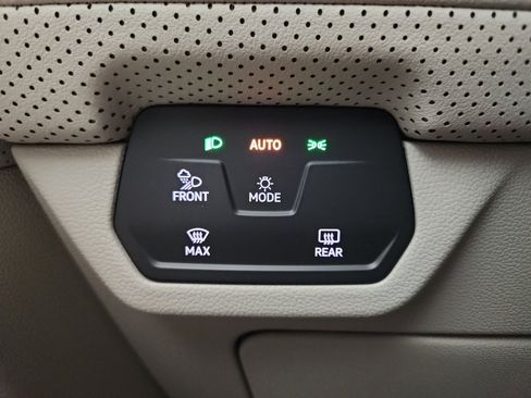 Certified 2025 Volkswagen Atlas SE w/ Panoramic Sunroof Package image 11