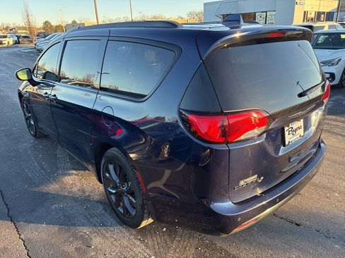 Used 2018 Chrysler Pacifica Touring-L Plus w/ Advanced Safetytec Group image 5