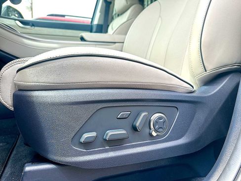 Used 2025 Hyundai Palisade Calligraphy image 6