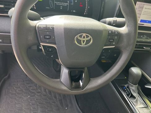 Used 2025 Toyota Camry LE FWD image 9