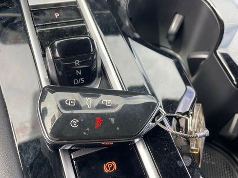 Used 2025 Volkswagen Atlas Cross Sport SE image 10