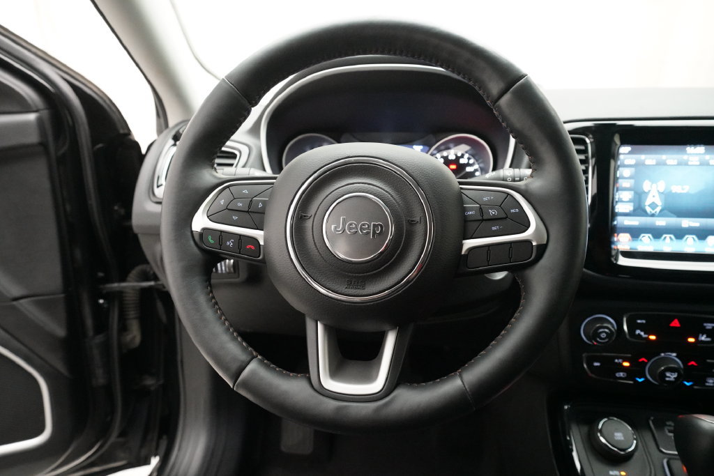 Used 2018 Jeep Compass Limited w/ Navigation Group AWD/4WD image 4
