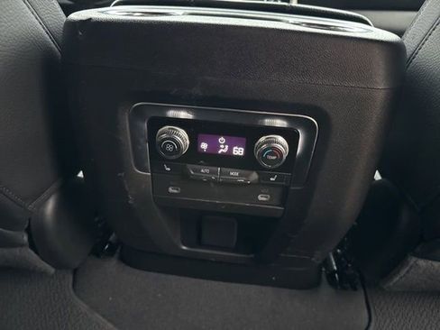 Used 2024 GMC Yukon XL Denali image 19